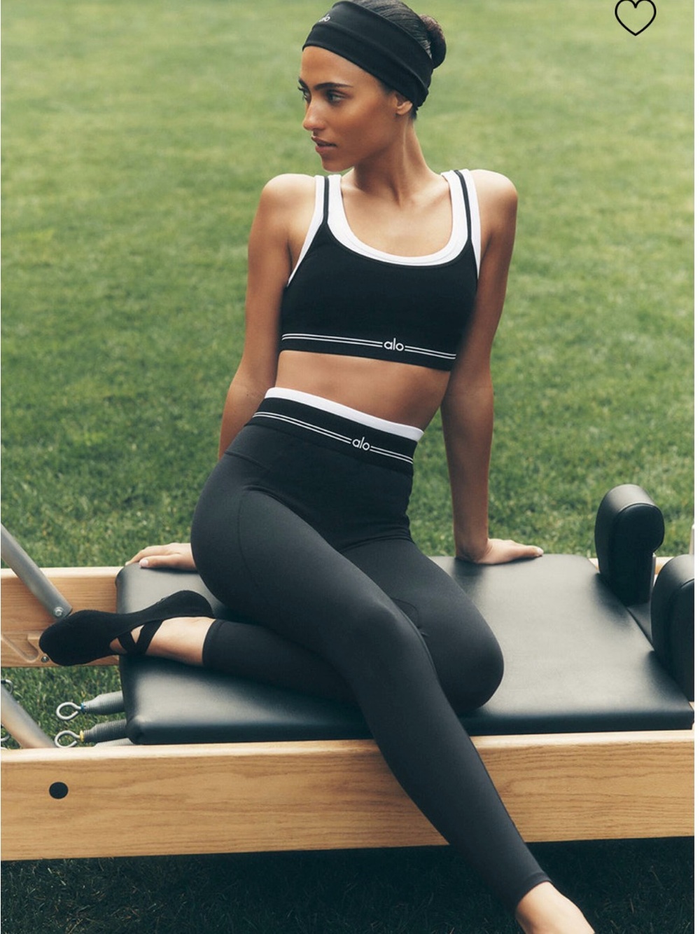 Alo SET better together leggings + bra black and white small and medium!